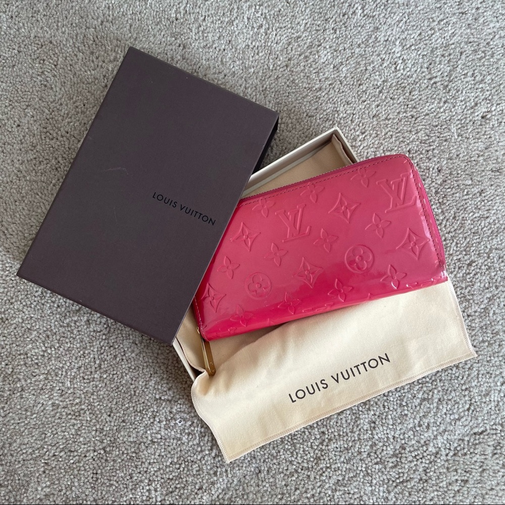 ⭐️AUTHENTIC⭐️ LOUIS VUITTON Monogram Pink Vernis Zippy Wallet